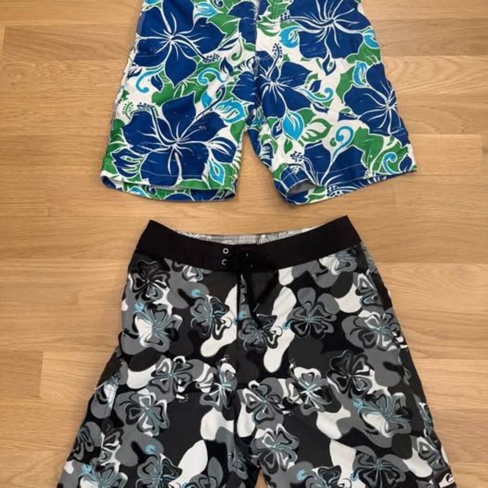 2 Men's Floral Swim Trunks Old Navy Blue Size Small & Quicksilver Black -Size 30